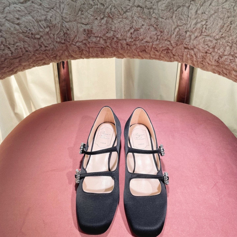 Other flat shoes